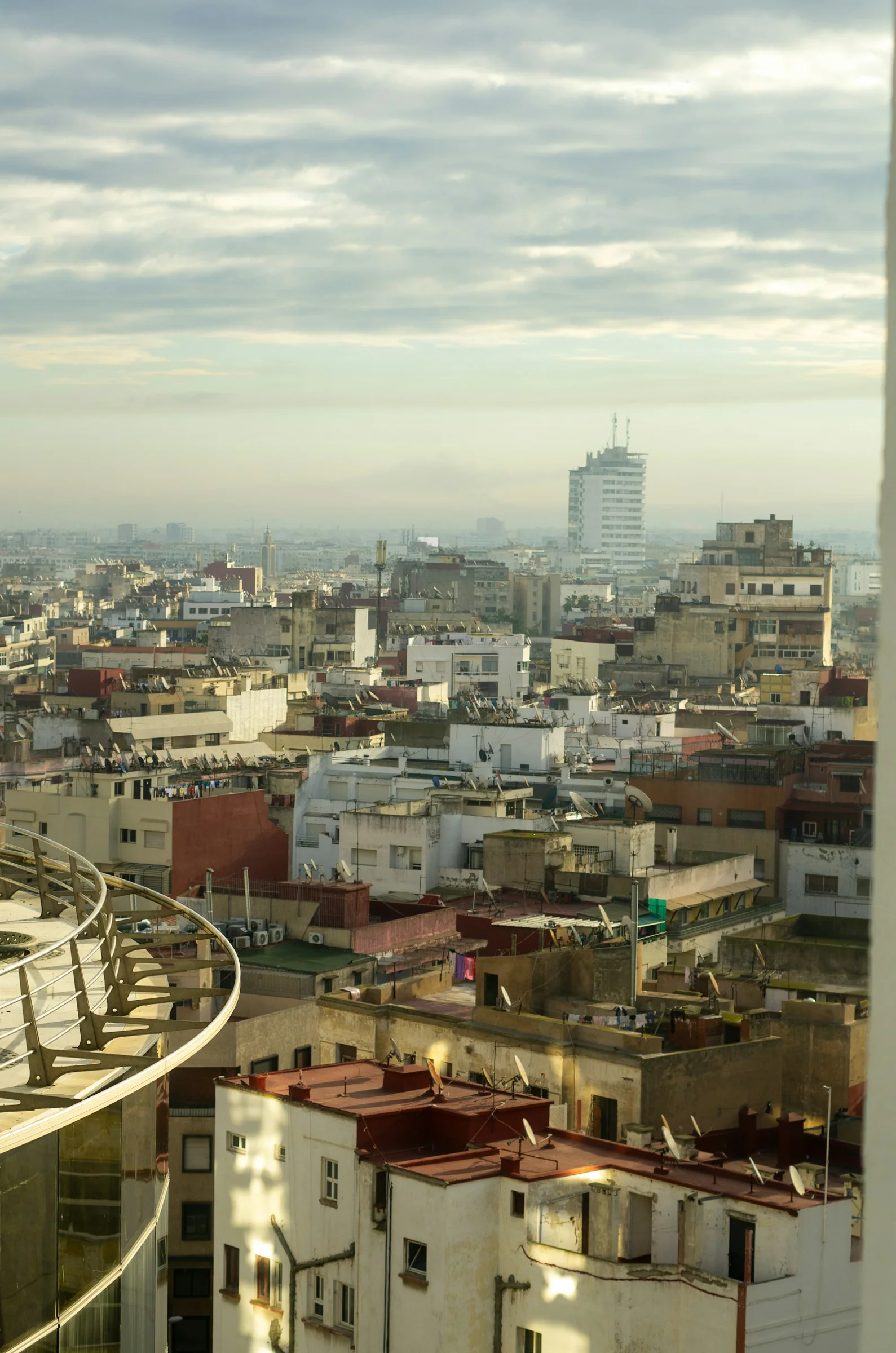Vue des immeubles de Casablanca — photo d’illustration ; ne représente ni Faouzi Annajah ni un site NamX.
